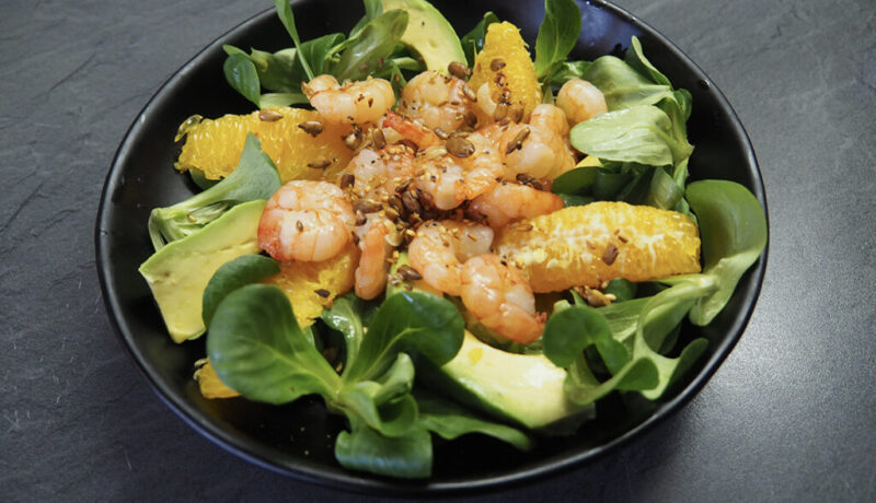 Feldsalat mit Garnelen